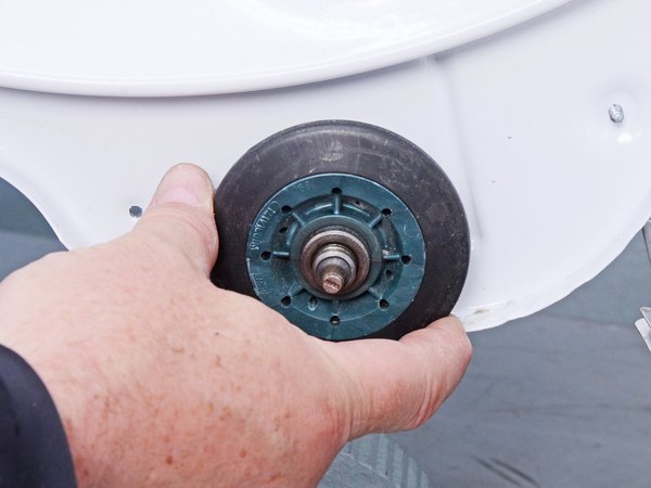 تعویض غلتک دیگ خشک‌کن Whirlpool