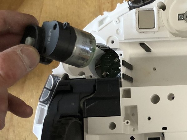 آموزش تعویض موتور برس کناری جاروبرقی شیائومی Roborock S50200