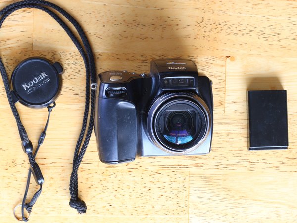 کالبدشکافی دوربین Kodak EasyShare DX7590: سفر به گذشته با سنسور CCD و فلاش ولتاژ بالا