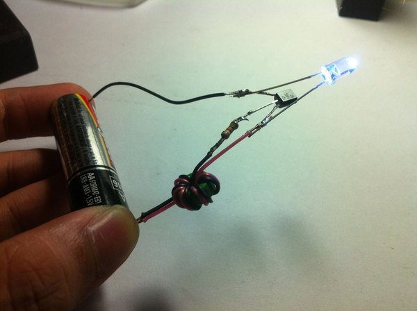 مدار ژول دزد (Joule Thief) برای استفاده از باتری‌های مرده — آموزش مشابه