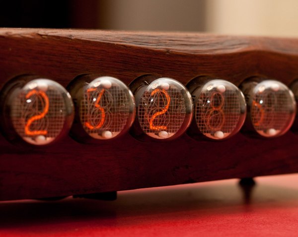 پروژه ساخت ساعت نیکسی (Nixie Clock) با قابلیت تنظیم ولتاژ — مدار الکترونیکی