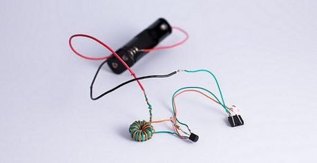 مدار ژول دزد (Joule Thief) برای استفاده از باتری‌های مرده — آموزش ساخت